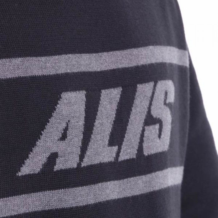 AlisClassicKnitSweater-01